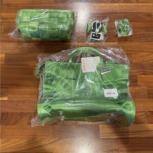 Harveys set of Apple pieces!